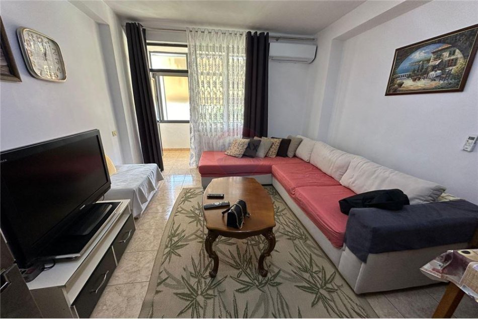 Tirane, shitet apartament 1+1 Kati 3, 65 m² 90.000 € (rruga e dibres)