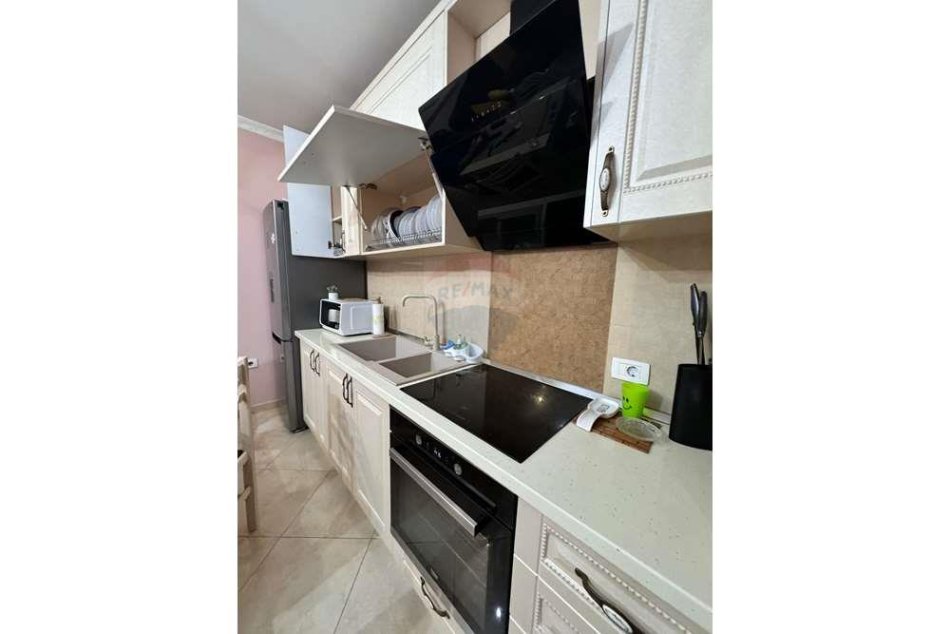 Tirane, jepet me qera 1+1 Kati 1, 50 m² 450 € (mine peza)