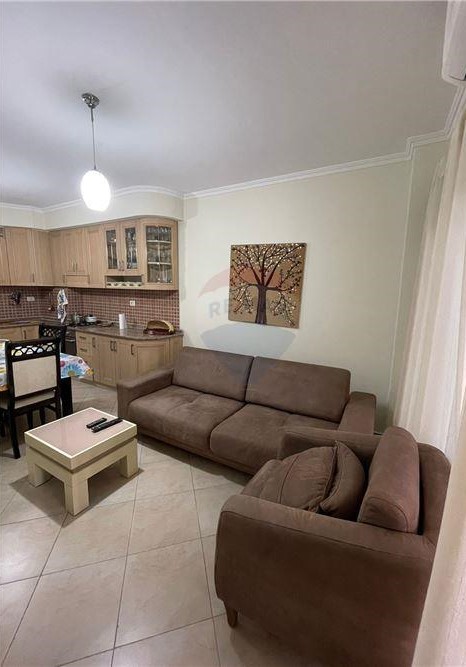 Tirane, jepet me qera apartament 2+1 Kati 2, 60 m² 500 € (ALI DEMI)