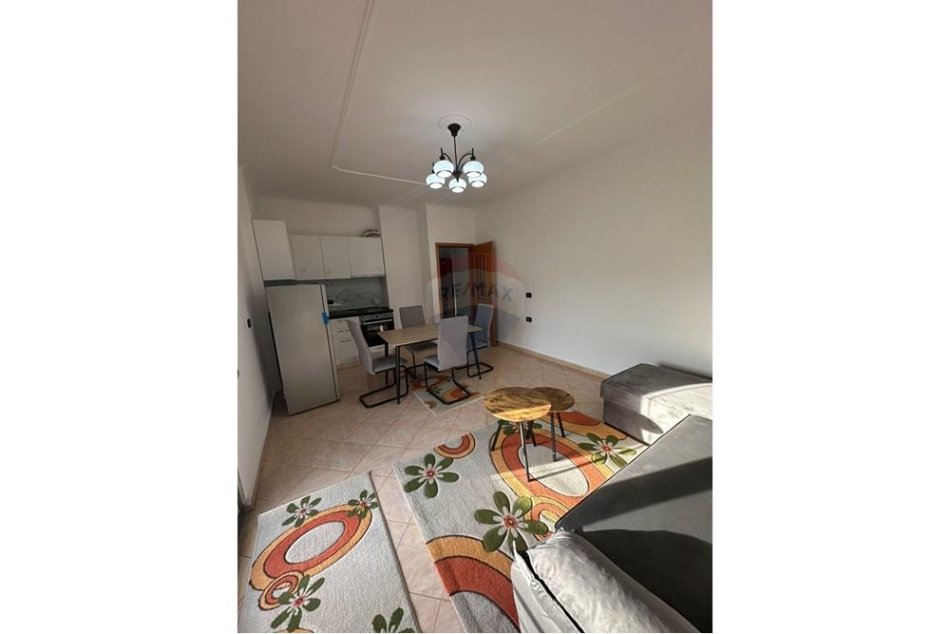Tirane, jepet me qera apartament 2+1+Ballkon Kati 4, 80 m² 550 € (Gjimnazi Aleks Buda Laprake)