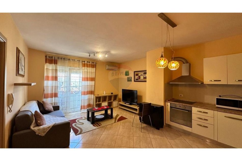 Tirane, jepet me qera apartament 1+1 , 69 m² 580 € (PAZARI I RI)