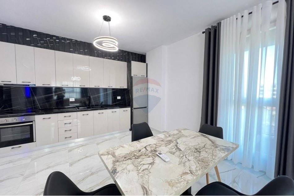 Tirane, jepet me qera apartament 2+1 , 100 m² 750 € (DON BOSKO)