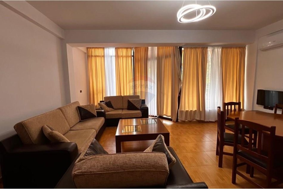 Tirane, shitet apartament 1+1 , 70 m² (Qytet Satudent)