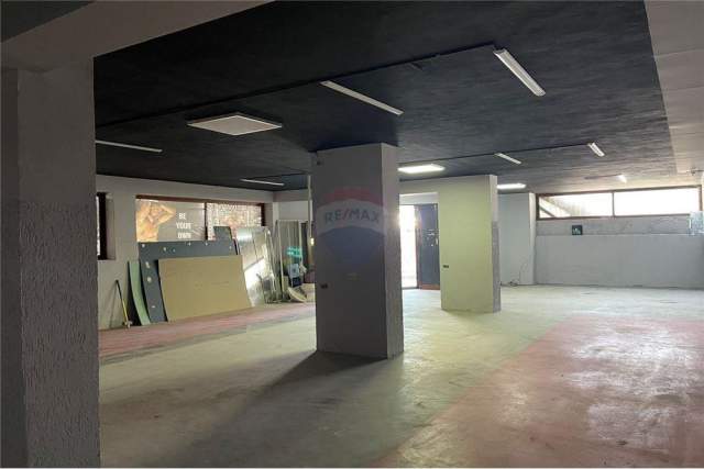 Tirane, shitet magazine Kati -1, 181 m² 900 Euro/m2 (Komuna  Parisit)