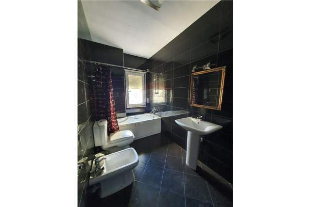 Tirane, jepet me qera zyre Kati 1, 82 m² 420 Euro (Pazari i Ri - ATSH)