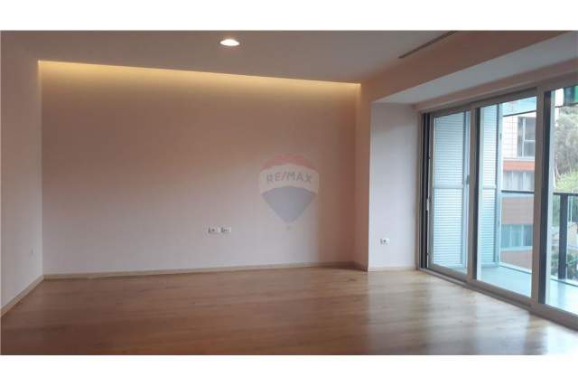 Tirane, jepet me qera zyre Kati 3, 125 m² 1.700 Euro (Rr. Dervish Hima)