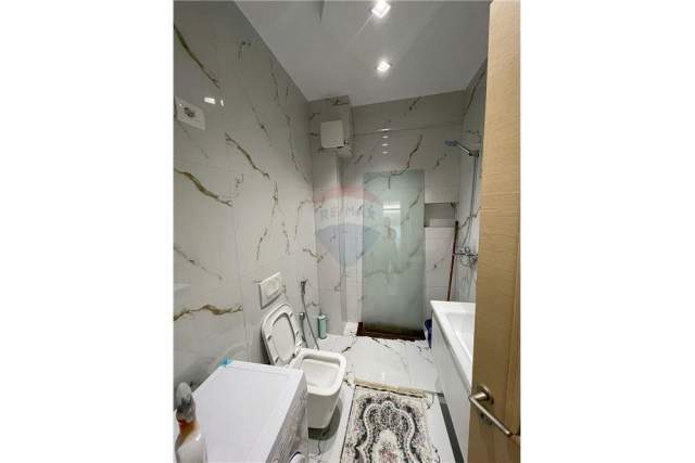 Tirane, jepet me qera apartament 1+1 Kati 3, 65 m² 500 Euro (Liqeni i Thate)