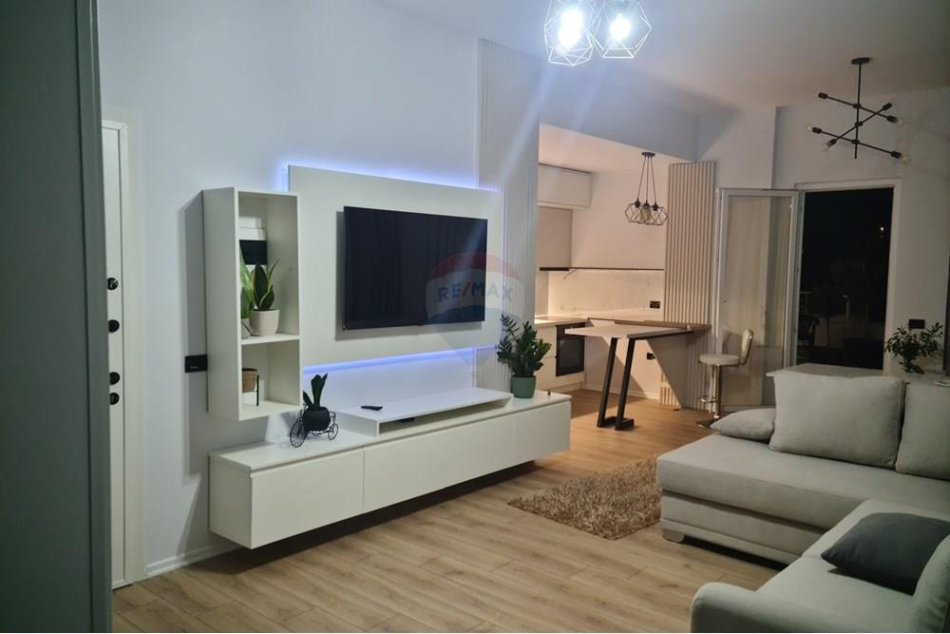 Tirane, jepet me qera apartament 3+1+Ballkon Kati 4, 136 m² 550 € (Fresk)