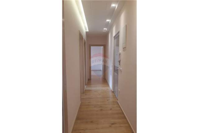 Tirane, jepet me qera zyre Kati 3, 125 m² 1.700 Euro (Rr. Dervish Hima)