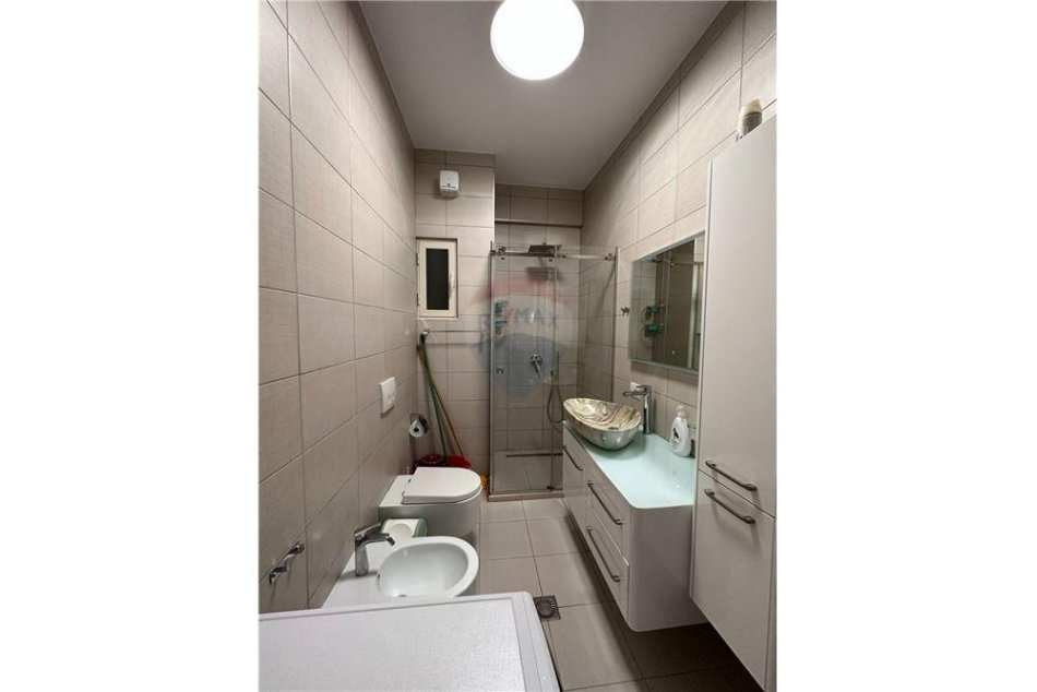 Tirane, shes apartament 2+1 Kati 8, 95 m² 170.000 € (Super Apartament 2+1 i mobiluar per Shitje te Tirana Golden Park !)