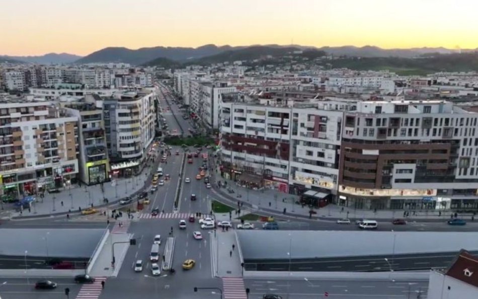 Tirane, shitet magazine Kati -1, 380 m² 270.000 € (Bulevardi Migjeni Astir)