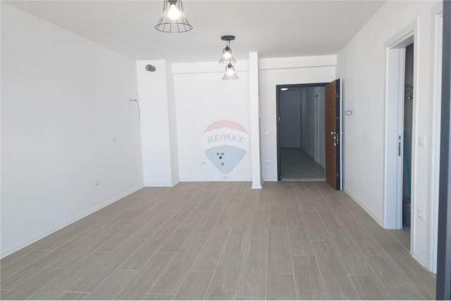 Tirane, jepet me qera apartament 1+1 Kati 3, 62 m² 350 Euro (Brryl)