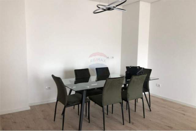 Tirane, jepet me qera apartament 2+1+BLK Kati 6, 95 m² 600 Euro (Rruga e Kavajes)