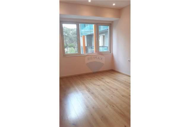 Tirane, jepet me qera zyre Kati 3, 125 m² 1.700 Euro (Rr. Dervish Hima)