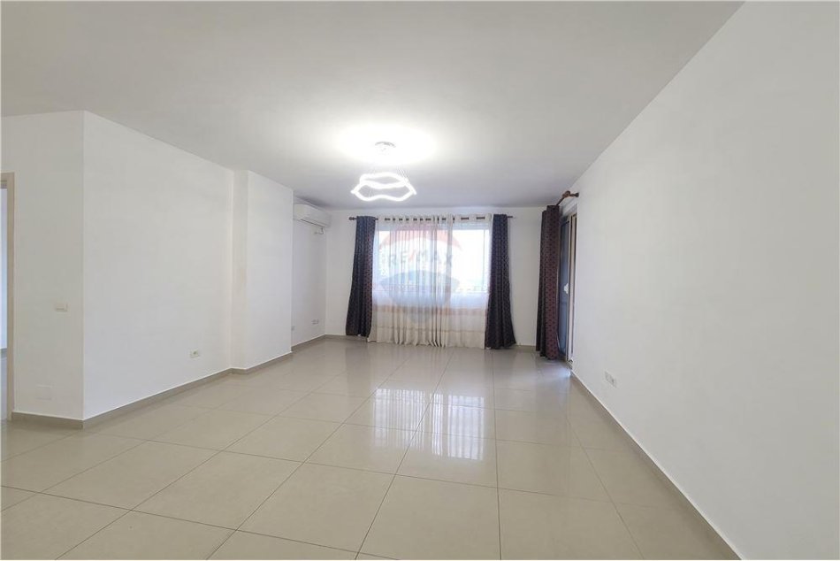Tirane, shitet 2+1+Ballkon, Kati 3, 110 m² 120,000 € (Shesim apartament 2+1+2 ne Yzberisht!)