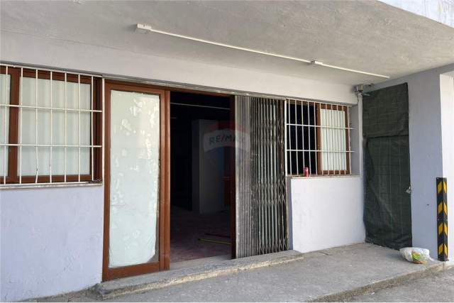 Tirane, shitet magazine Kati -1, 181 m² 900 Euro/m2 (Komuna  Parisit)