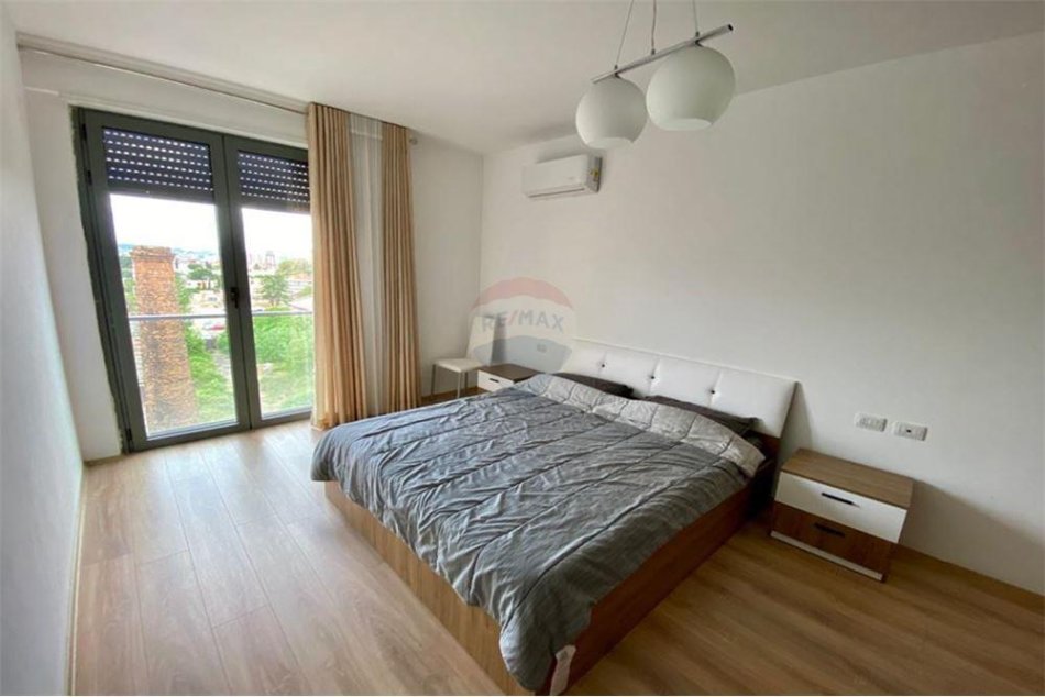 Tirane, jepet me qera apartament 2+1 Kati 5, 100 m² 700 € (fiori dibosco)