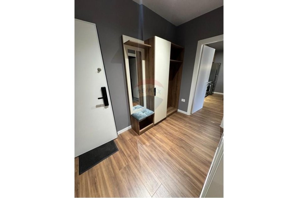 Tirane, jepet me qera apartament 1+1 Kati 5, 86 m² 800 € (Apartament 1+1 me qera tek Pazari i Ri)