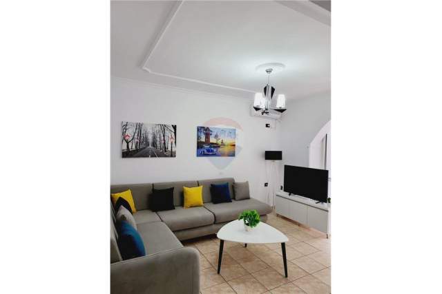 Tirane, jepet me qera apartament 1+1 Kati 2, 70 m² 400 Euro (Rruga e Dibres)