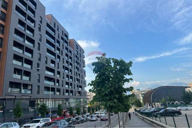 Tirane, jepet me qera zyre Kati 6, 95 m² 600 Euro (Kompleksi Olimpik)