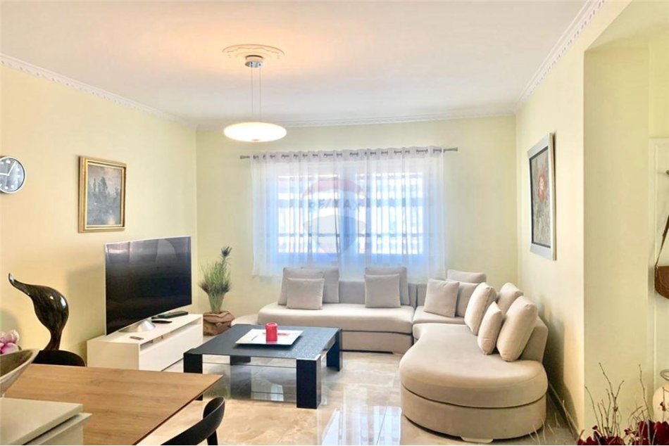 Tirane, jepet me qera apartament 2+1+Ballkon Kati 5, 74 m² 550 € (Ish Nesharaku)