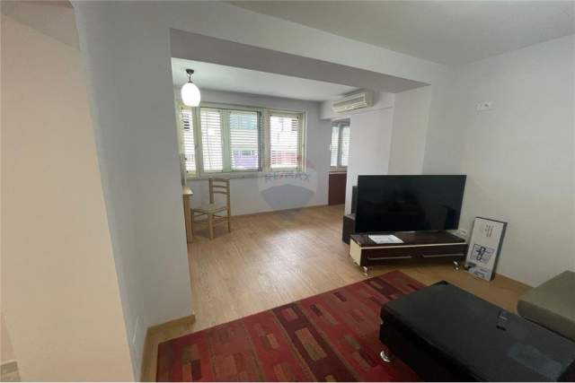 Tirane, jepet me qera apartament 1+1 Kati 3, 70 m² 500 Euro (Garda)