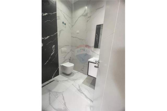 Tirane, jepet me qera apartament 1+1+BLK Kati 13, 63 m² 550 Euro (Komuna e Parisit)