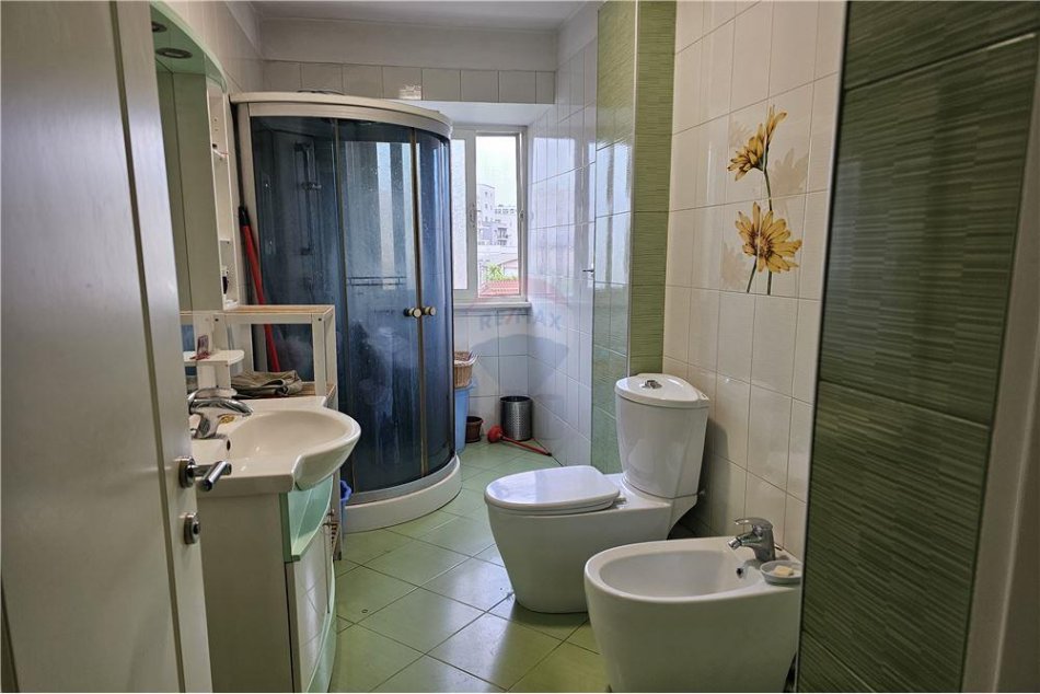 Tirane, shitet 3+1, Kati 5, 91 m² 135,000 € (Xhamlliku)