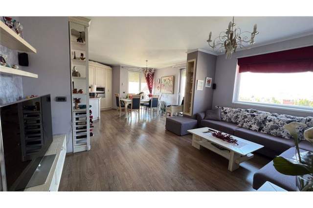 Tirane, shitet apartament 197 m² 209.000 Euro (Yzberisht)