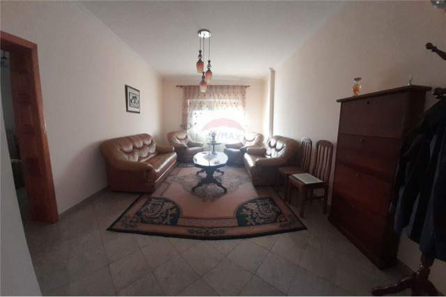 Tirane, jepet me qera Vile 4+1+A+BLK Kati 1, 250 m² 900 Euro (Fresk)