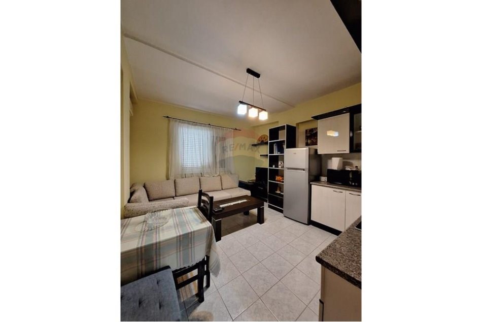 Tirane, shitet 1+1 , 60 m² 130.000 € (APARTAMENT 1+1 PER SHITJE PRANE PETRO NINIT)