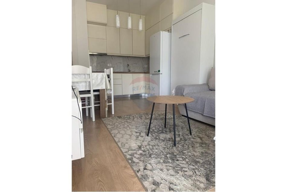 Tirane, jepet me qera apartament 1+1 Kati 8, 55 m² 650 € (Apartament me qira , 1+1. Kompleksi Kika 2)