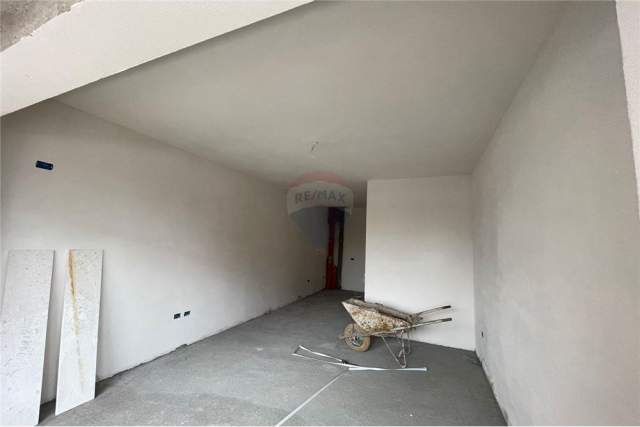 Tirane, shitet apartament 2+1 Kati 3, 107 m² 800 Euro/m2 (Casa Italia)