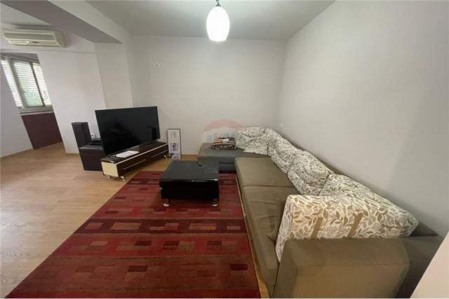 Tirane, jepet me qera apartament 1+1 Kati 3, 70 m² 500 Euro (Garda)