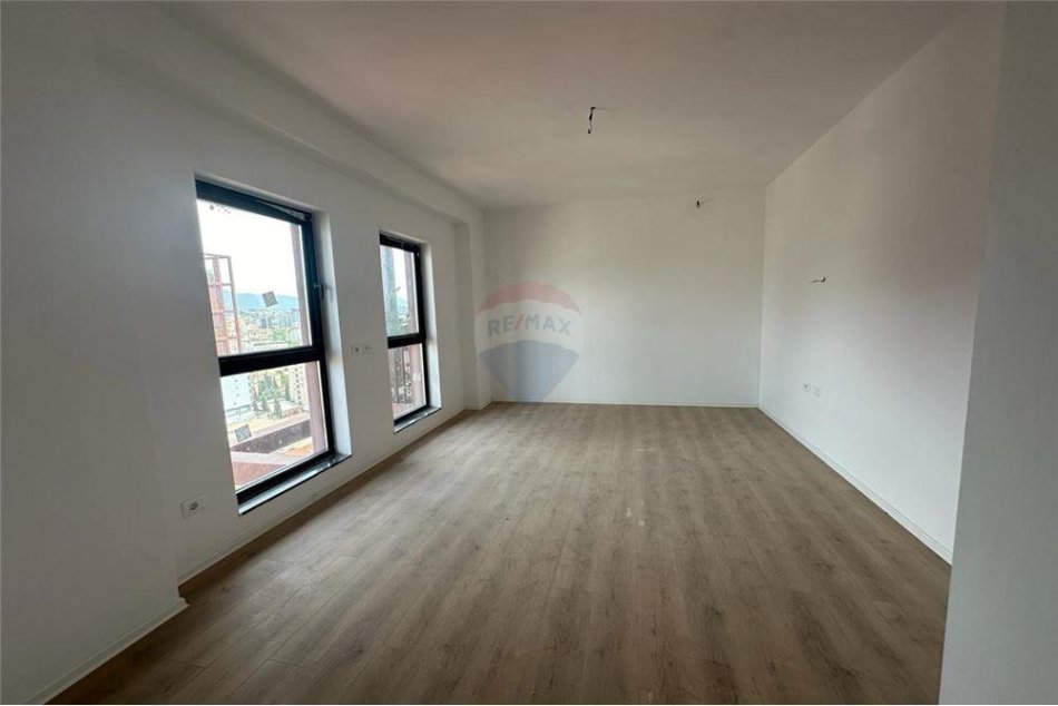 Tirane, jepet me qera zyre Kati 15, 115 m² 1.200 € (Rruga Kavajes)
