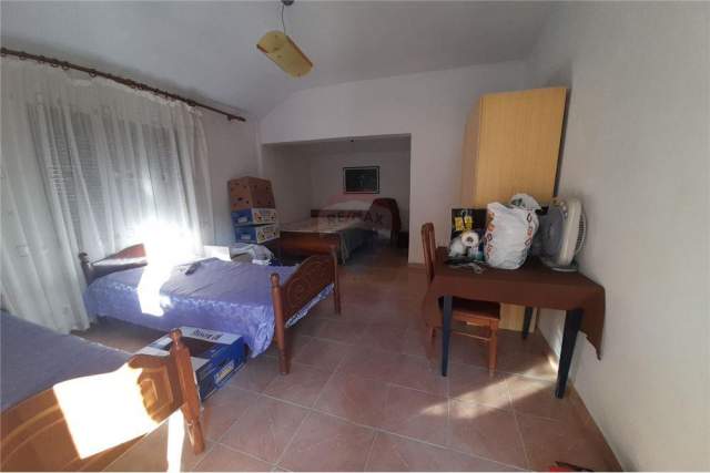 Tirane, jepet me qera Vile 4+1+A+BLK Kati 1, 250 m² 900 Euro (Fresk)