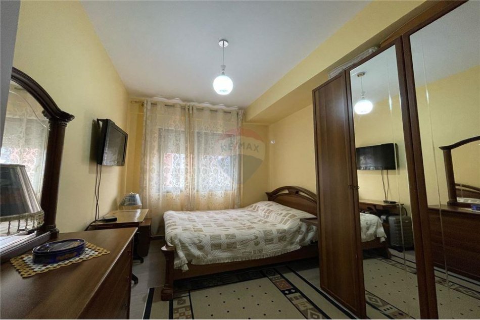 Jepet me qera apartament 2+1 ne Transballkanike!