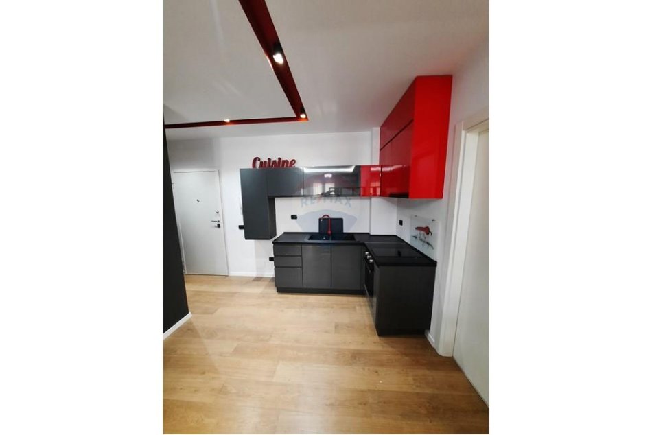 Tirane, jepet me qera apartament 1+1 , 66 m² 700 € (Qendër)