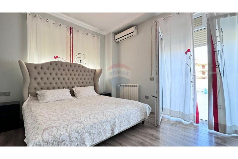 Tirane, jepet me qera apartament 1+1+Aneks+Ballkon , 90 m² 500 € (Fresku)