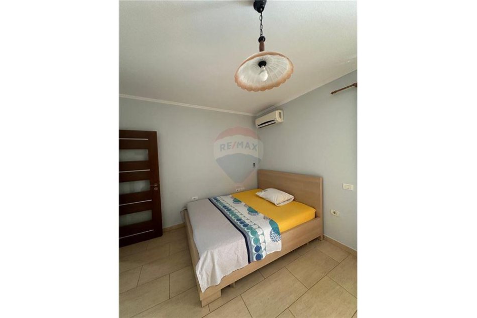 Tirane, jepet me qera apartament 1+1 Kati 4, 65 m² 550 € (Abdyl Frasheri - Bllok - Libri Universitar,)
