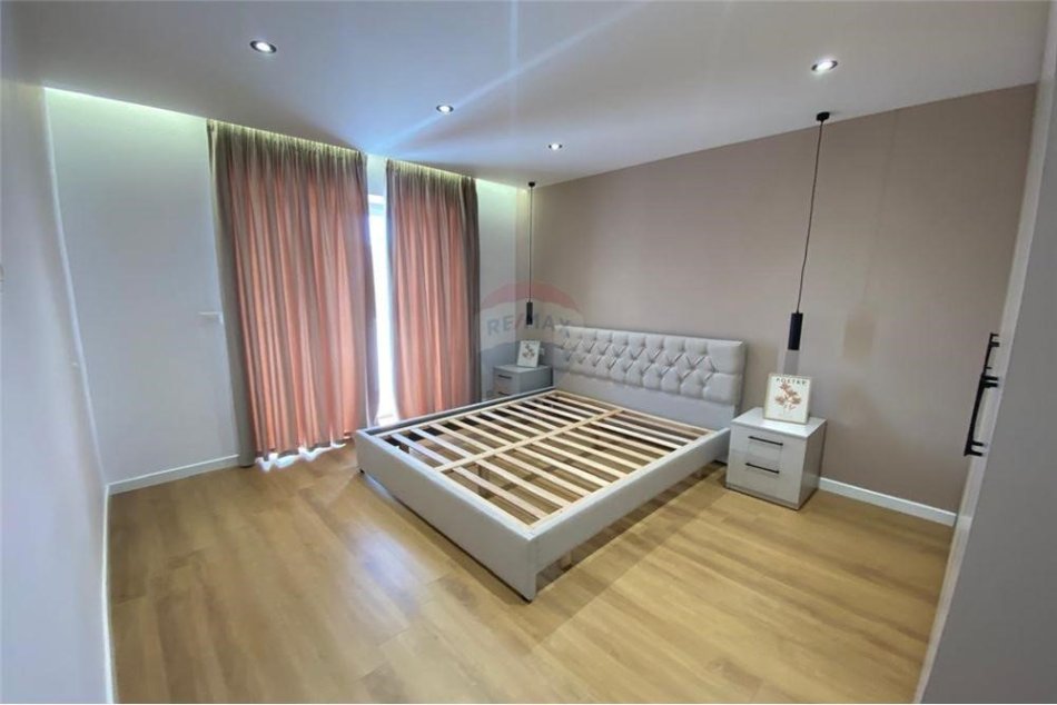 Tirane, shitet apartament 2+1 Kati 5, 75 m² 166.500 € (Shitet Apartamen 2+1+40 m verande Mine Peza)