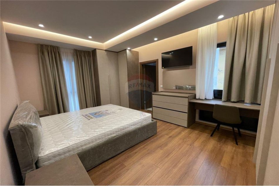 Tirane, jepet me qera 2+1 Kati 2, 800 € (Rruga e Dibrës - Farmacia 10)