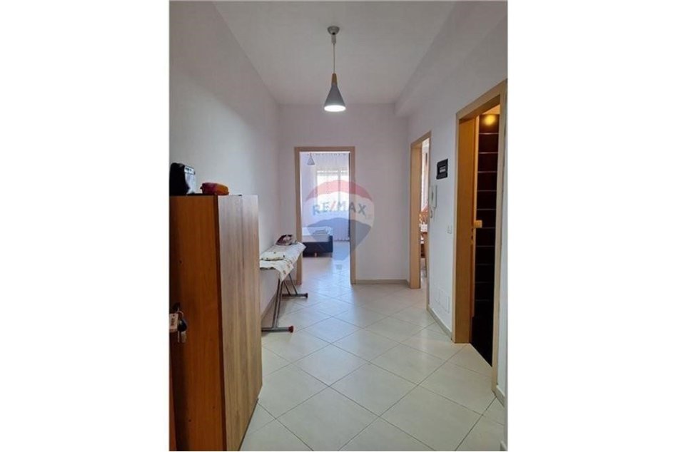 Tirane, jepet me qera apartament 1+1 Kati 8, 67 m² 450 € (Apartament 1+1 per qira ne Astir !)