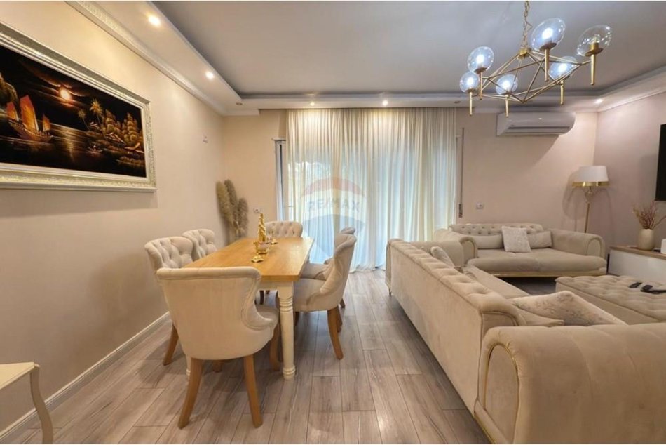 Tirane, jepet me qera apartament 2+1 , 121 m² 800 € (Liqeni i Thatë)