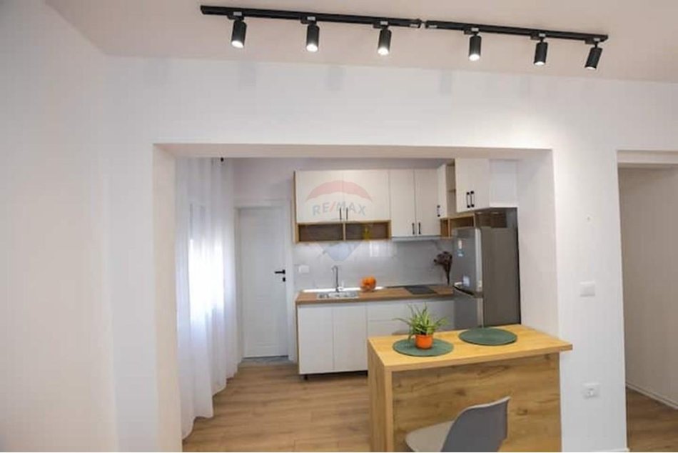 jepet me qera apartament 1+1 Kati 5, 60 m² 600 € (Rruga e Dibrës - Selvia)