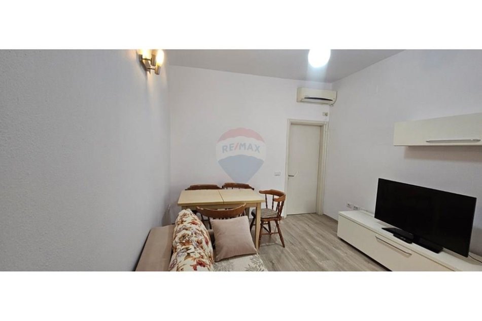 Tirane, jepet me qera apartament 1+1 , 50 m² 400 € (Rruga Ali Demi)