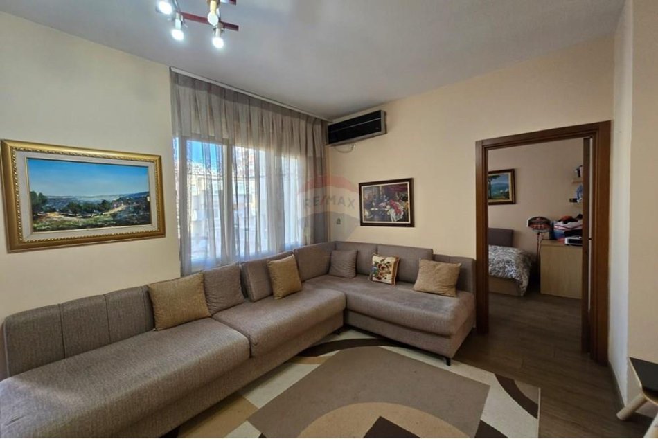 Tirane, jepet me qera apartament 2+1 Kati 4, 74 m² 850 € (Myslym Shyri)