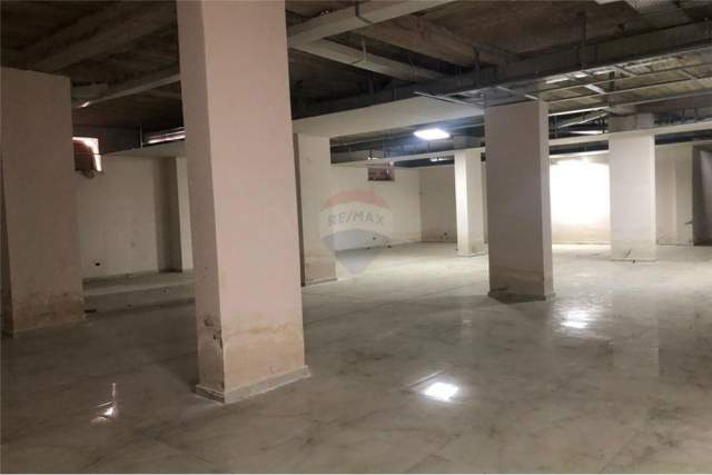 Tirane, jepet me qera magazine Kati -1, 1.328 m² 3.054 Euro (Fresku)