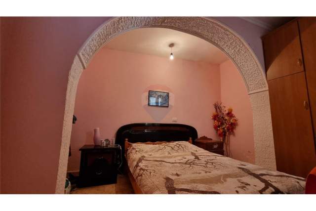 Vlore, shitet Vile 3 Katshe Kati 0, 390 m² 185.000 Euro (Rruga Dhimiter Konomi)