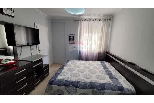 Tirane, jepet me qera apartament 2+1+BLK Kati 5, 95 m² 350 Euro (Tek Fresku)